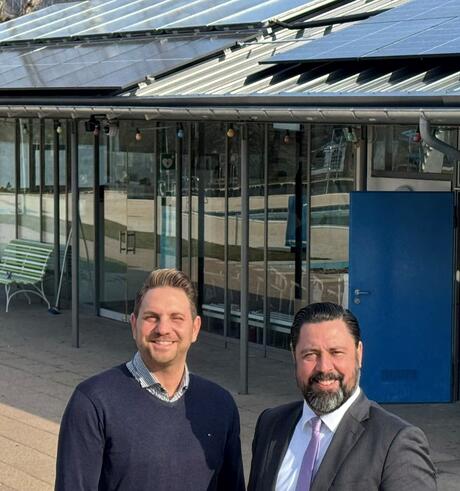 Bürgermeister Philipp Saar und Werkleiter Steffen Jannek besichtigen die neue Anlage.